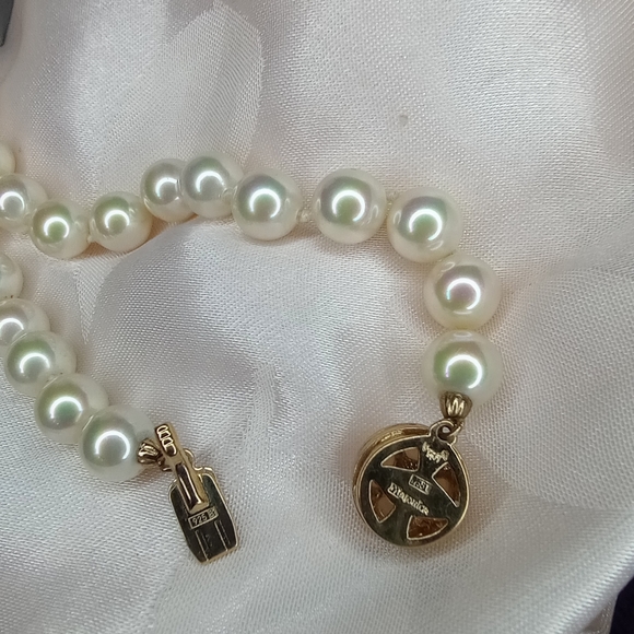 BELLE DE MER | Majorica | Pearl Necklace & Bracelet - Picture 6 of 7